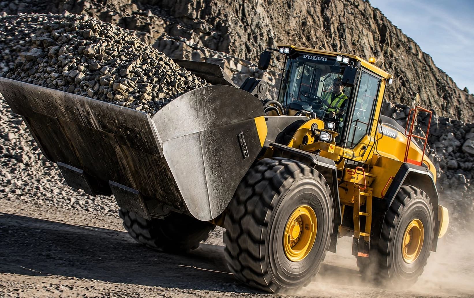 Wheel loader on OTR tyres working in a quarry